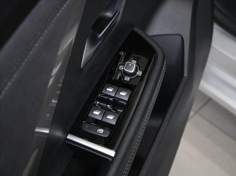 Opel Astra 1,6 GSE 165kW Sada Tech+ Paměť - fotka 21 z 30