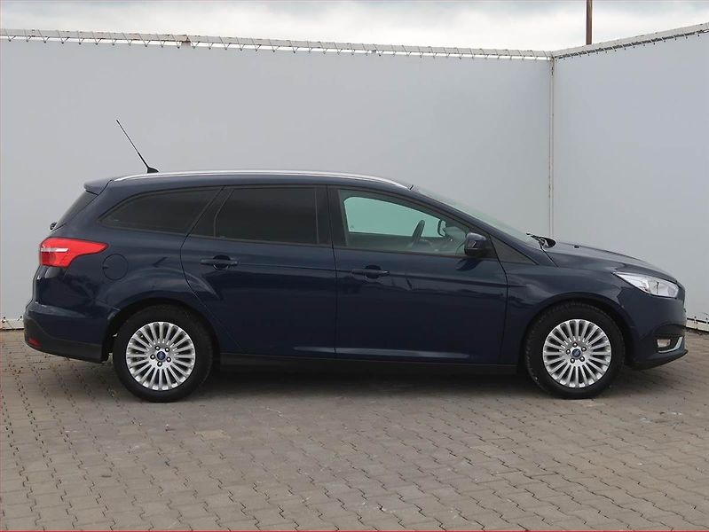 Ford Focus (2015) 1.5 TDCi, Serv.kniha, Navi - fotka 6 z 16
