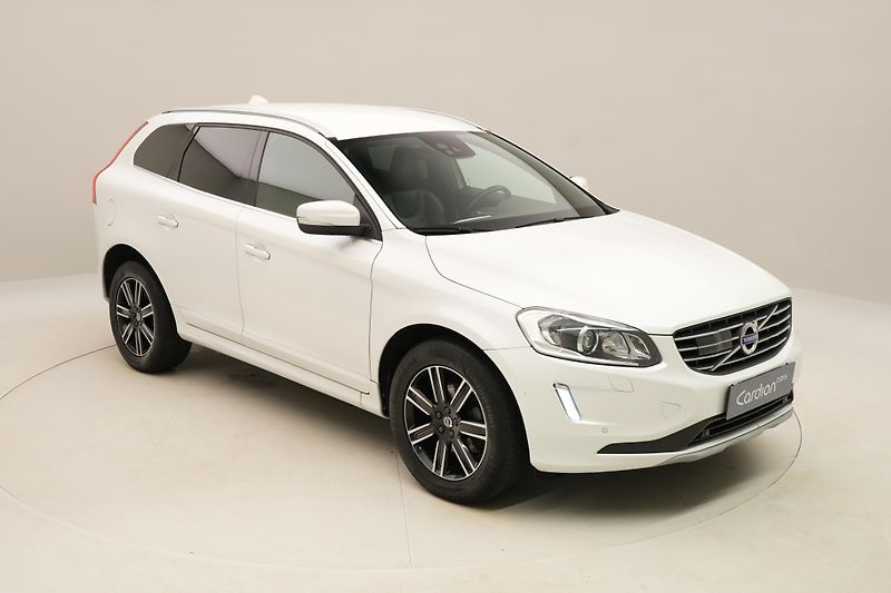 Volvo XC60 D4 AWD MOMENTUM REZERVACE - fotka 16 z 43