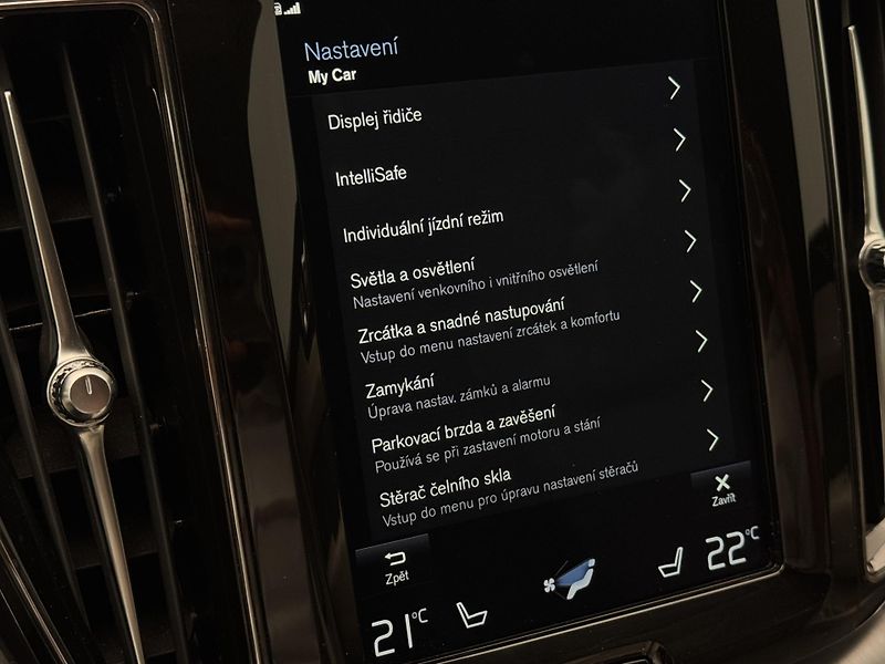 Volvo XC60 B4 AWD MOMENTUM PRO REZERVACE - fotka 34 z 43