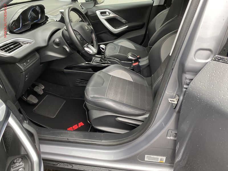 Peugeot 2008 (2019) 1.2 PT, Allure, kůže, navi - fotka 9 z 15