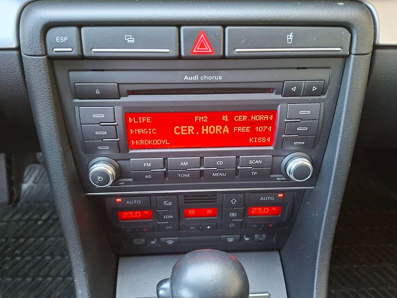 Audi A4 (2007) 2.0TDI 103kW AUT - fotka 17 z 36