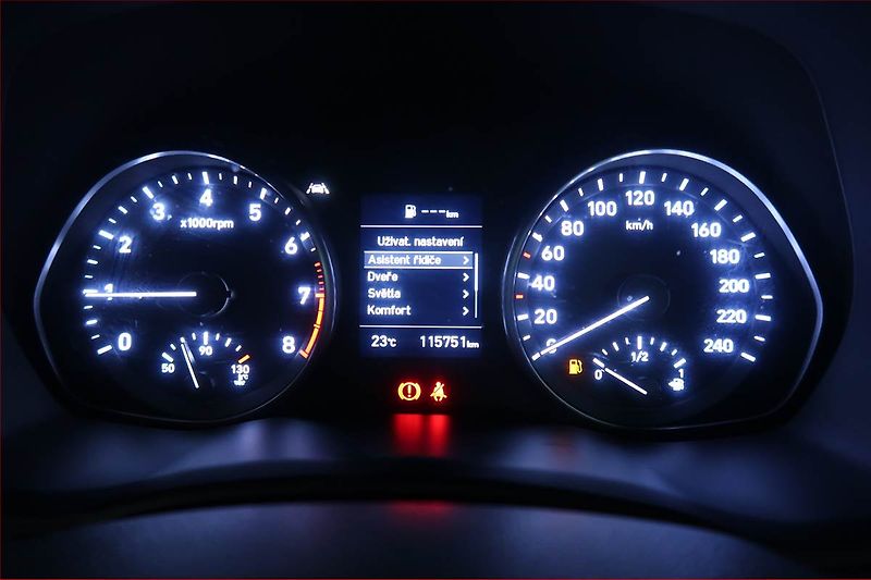 Hyundai i30 (2022) 1.0 T-GDI, ČR,1.maj - fotka 11 z 17