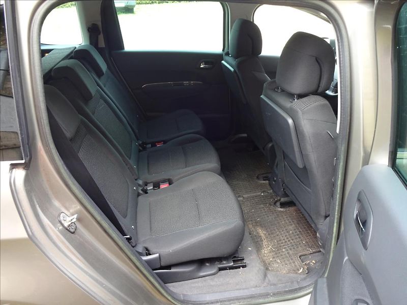 Peugeot 5008 1.6THP 115 kW - fotka 24 z 44