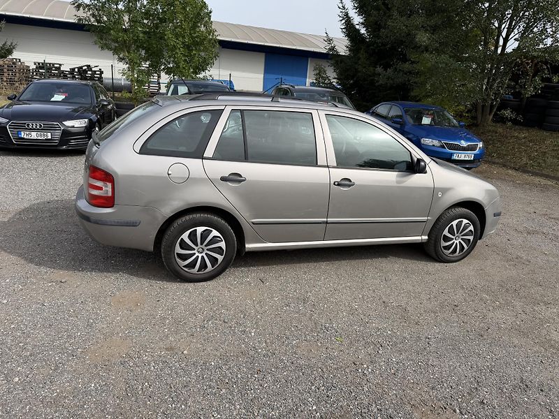 Škoda Fabia 1.2i - fotka 7 z 18