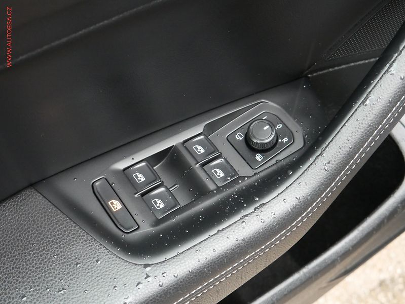 Volkswagen Passat (2018) 2.0TDi R-Line, 2.maj - fotka 18 z 20