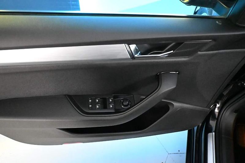Škoda Superb (2022) 2.0 DSG LED ACC Virtual Tažné - fotka 16 z 35