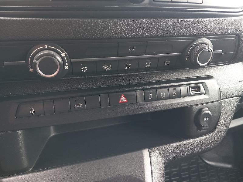 Citroën Jumpy (2023) 1,5HDi 1.MAJ POUZE 46t.KM! DPH - fotka 25 z 36
