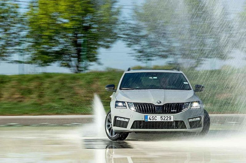 Škoda Octavia Combi RS a Škoda Octavia Scout.