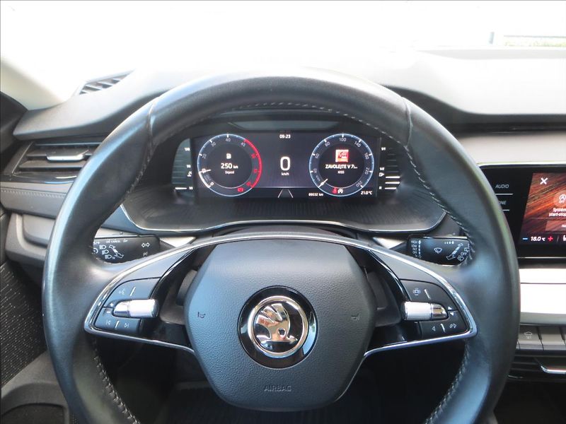 Škoda Octavia 2,0 TDI Ambition Combi ČR - fotka 21 z 24