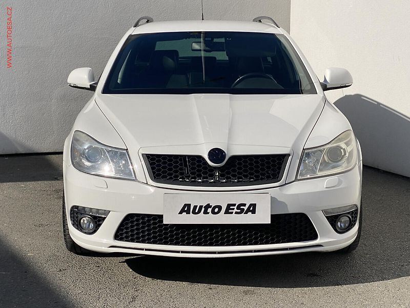 Škoda Octavia (2011) 2.0TSi, RS, xenon - fotka 2 z 16
