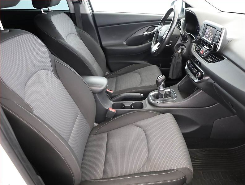 Hyundai i30 (2017) 1.6 CRDi, Tempomat - fotka 7 z 17