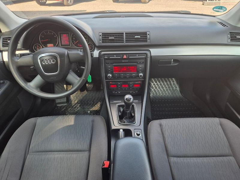 Audi A4 (2007) 1.6MPi 75kw, tažné, pěkná - fotka 12 z 24