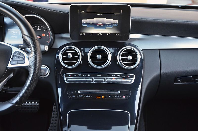 Mercedes-Benz Třídy C (2016) C 250d 4Matic AMG ČR Burmester - fotka 25 z 41