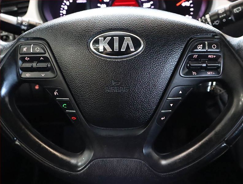 Kia Ceed (2018) 1.4 CVVT, Tempomat - fotka 19 z 21