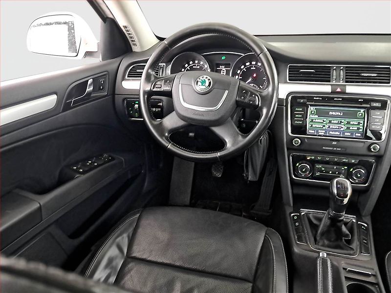 Škoda Superb (2012) 2.0 TDI, 4X4, levný provoz - fotka 7 z 22