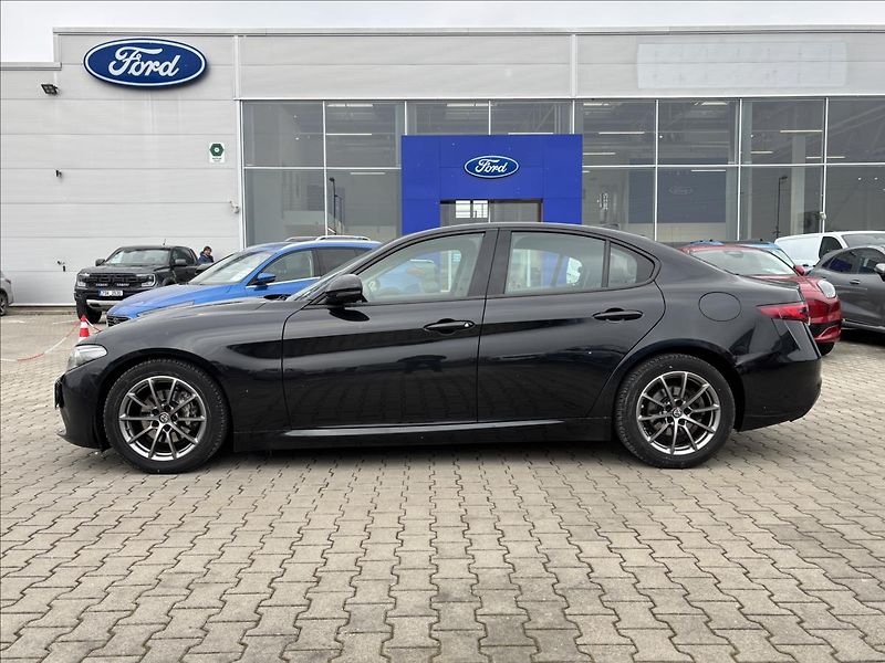 Alfa Romeo Giulia 2,2 JTDm 132kW 180 MT Super - fotka 2 z 37