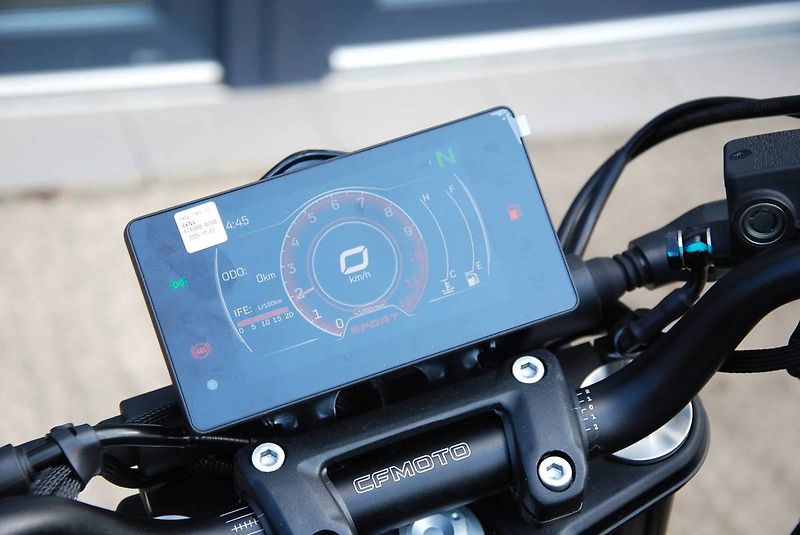 CFMOTO 300 NK (2026) 300NK - fotka 19 z 25