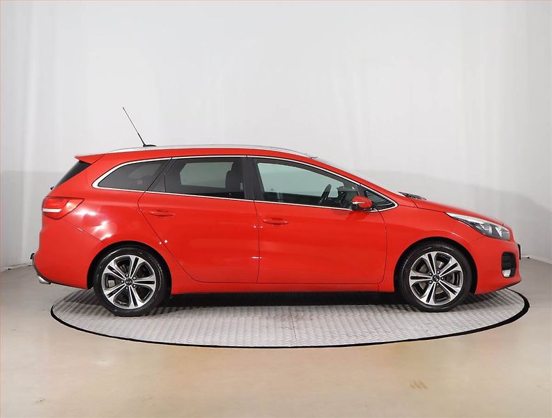 Kia Ceed (2016) 1.6 CRDi, Automat, Navi - fotka 6 z 22