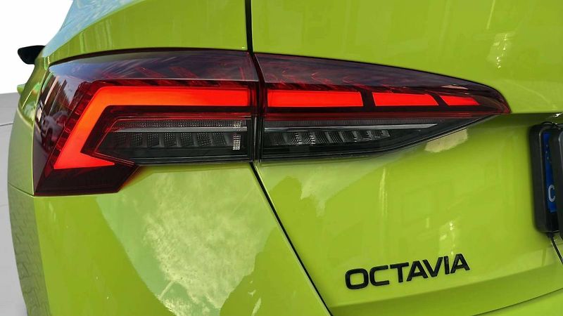 Škoda Octavia Sportline 1,5 TSI m-HEV 110kW - fotka 29 z 30