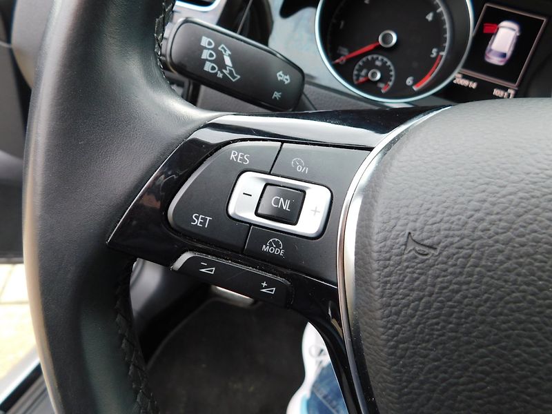 Volkswagen Golf (2016) VII KOMBI 2.0 TDi - fotka 9 z 33
