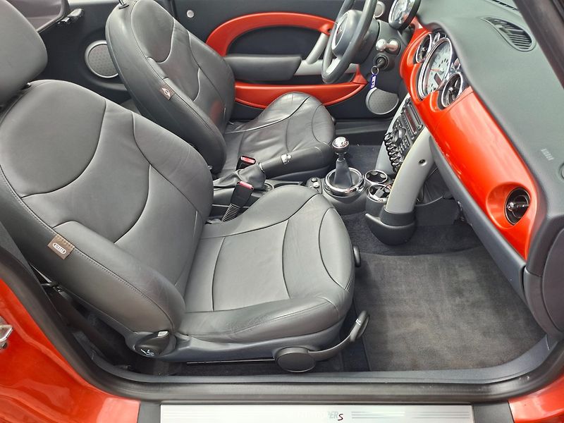 Mini Cooper S (2004) CABRIO 1.6 125kW KOMPRESOR - fotka 16 z 27