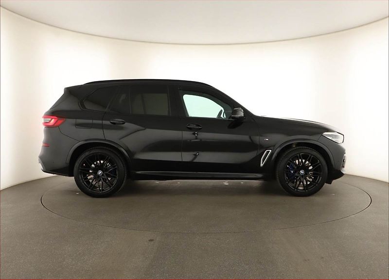 BMW X5 (2022) xDrive30d - fotka 6 z 20