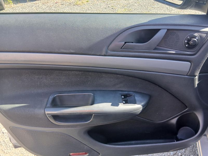 Škoda Octavia 1.6 TDI, Facelift, kosm. vady - fotka 16 z 27