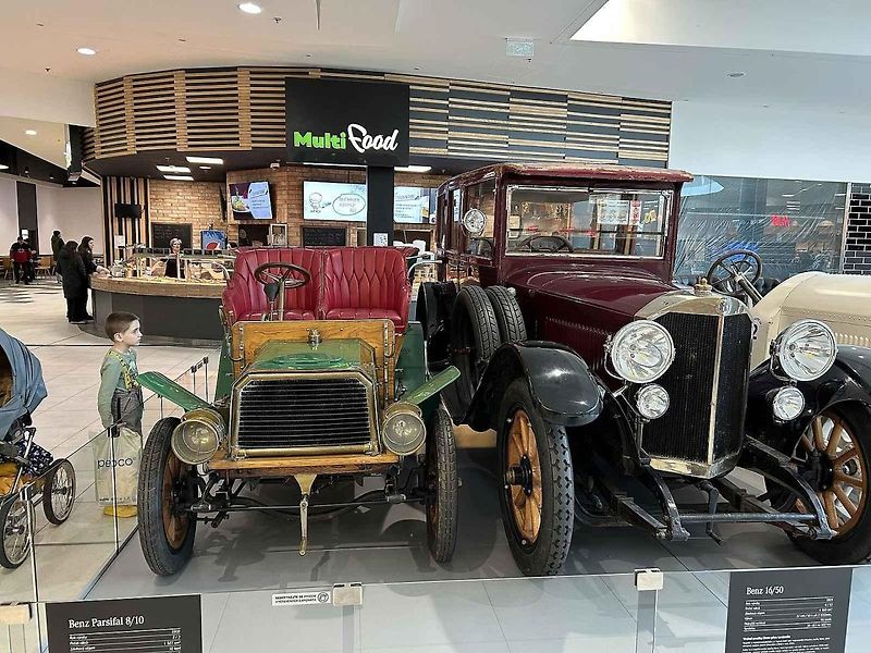 Výstava vozidel Mercedes-Benz v Ostravě. V tomto jezdil fotbalový bouřlivák Tomáš Řepka.