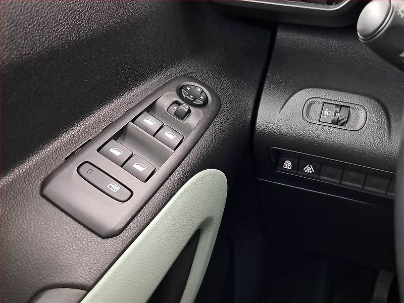 Citroën Berlingo (2020) Feel 1.5 BlueHDi, 5Míst, ČR - fotka 15 z 15