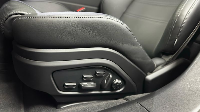 Porsche Panamera GTS / ZÁRUKA / TOP VÝBAVA  - fotka 36 z 64