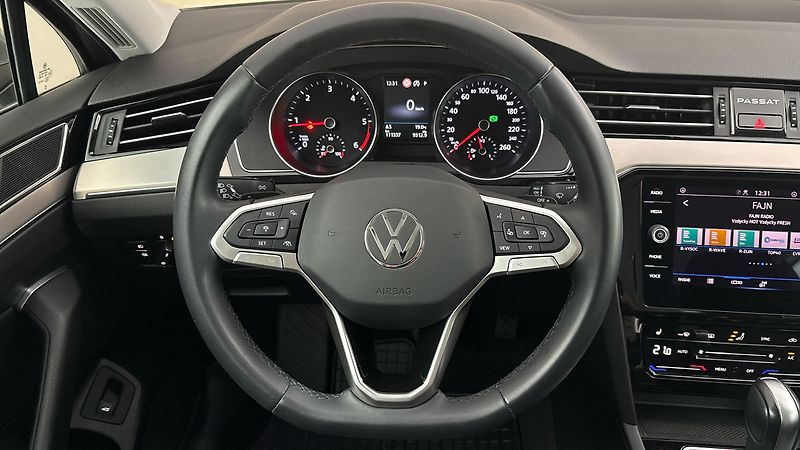 Volkswagen Passat 2.0 TDI DSG Elegance Variant - fotka 9 z 27