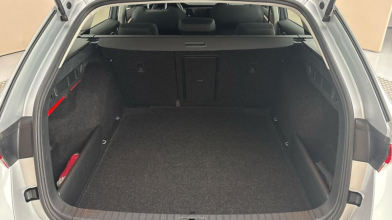 Škoda Octavia 2.0 TDI Ambition Combi - fotka 17 z 24