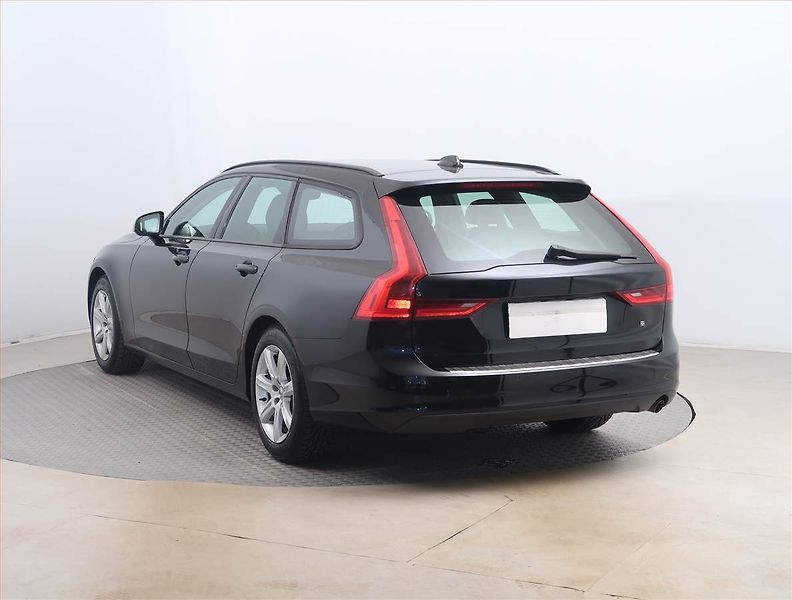 Volvo V90 (2017) D3, Automat, Serv.kniha, Kůže - fotka 4 z 15