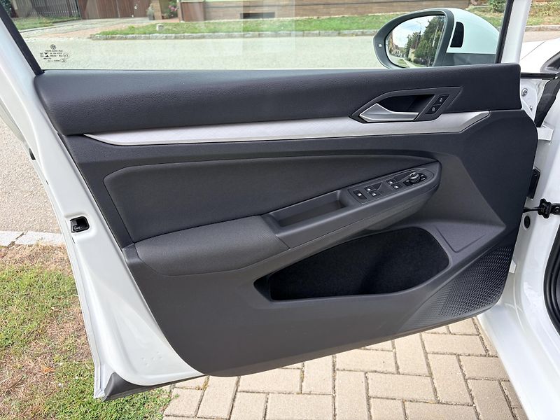 Volkswagen Golf Variant 2.0TDI DSG 110KW LED  - fotka 8 z 48