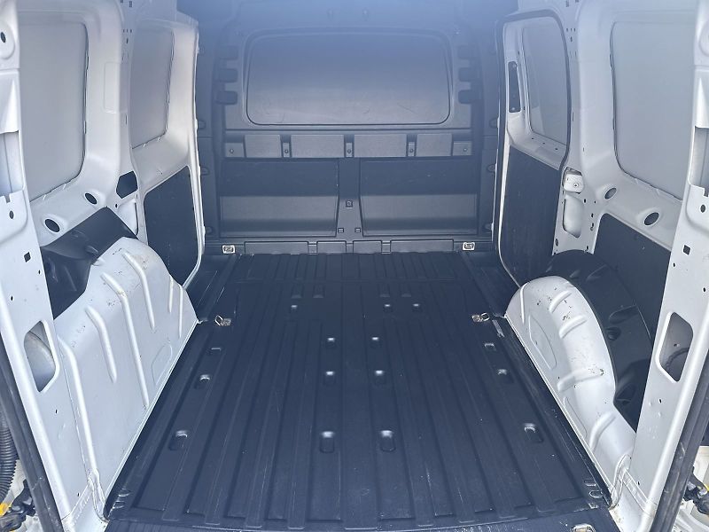 Volkswagen Caddy (2023) Combi 2.0 TDI Cargo - fotka 25 z 26