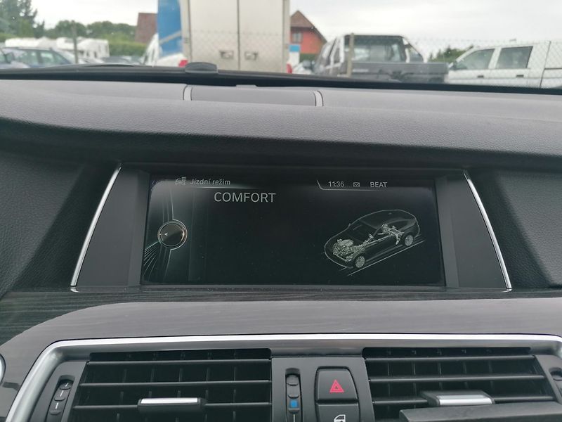 BMW Řada 5 (2014) GT 530d xDrive M-paket - fotka 23 z 40