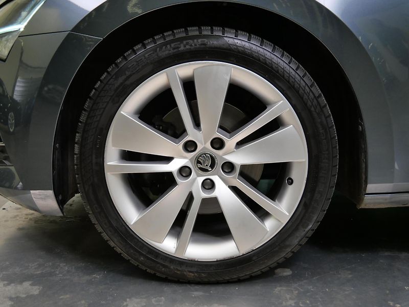 Škoda Superb - fotka 10 z 27