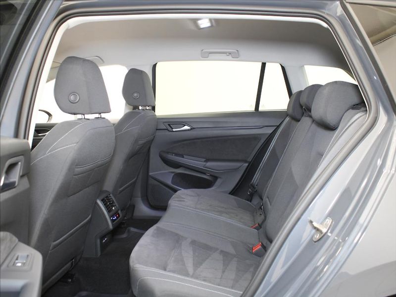 Volkswagen Golf 1,5 TSI 110kW Style Var. 63tkm - fotka 7 z 24
