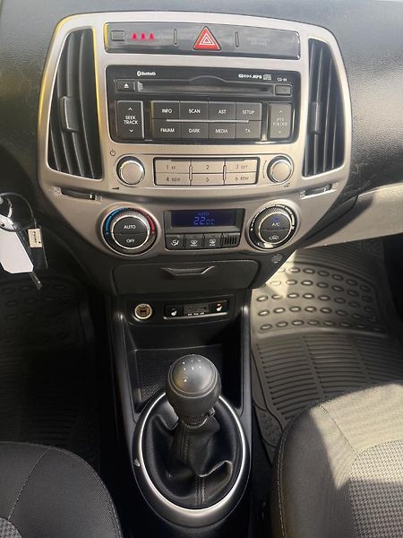 Hyundai i20 (2012) 1,2i VÝHŘ.SEDADLA JEN 107tis. - fotka 19 z 27