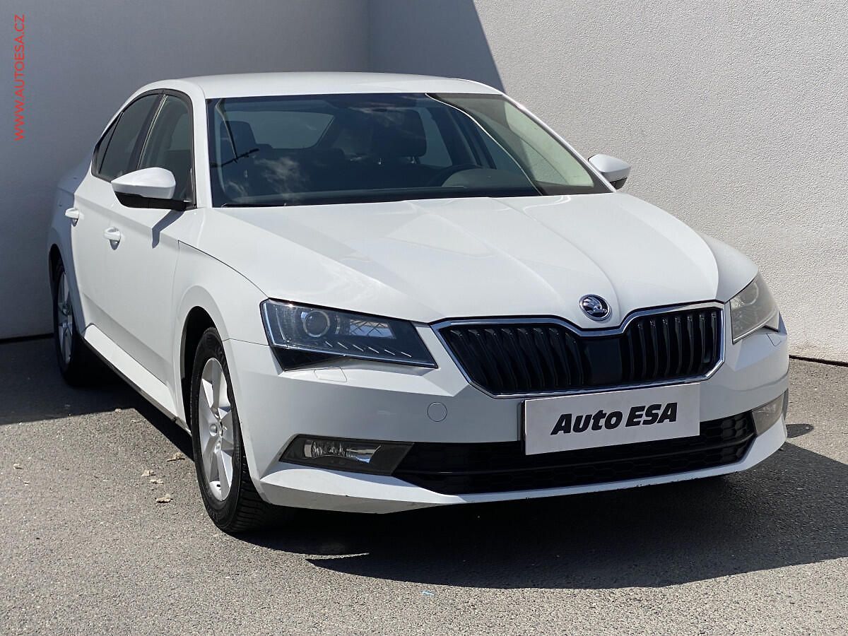 Škoda Superb 2.0 TDi, ČR, AC. tempo, park