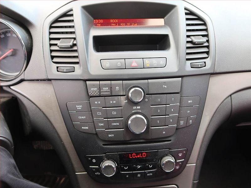 Opel Insignia (2012) 2.0 CDTI, 4X4, Automat - fotka 12 z 17
