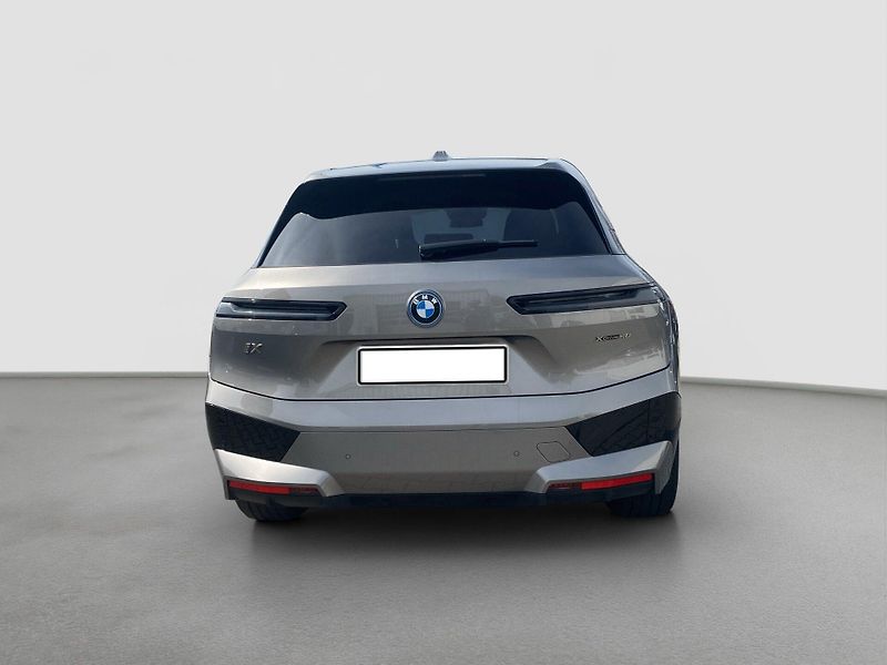 BMW iX xDrive40 Sport Kamera - fotka 8 z 15