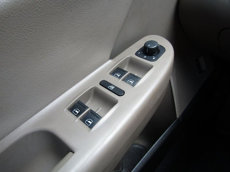 Volkswagen Passat (2008) 2.0 TDI 103kW - fotka 29 z 36