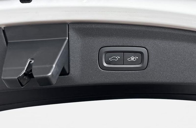 Polestar 2 LR AWD Pilot 360k BLIS Matrix - fotka 32 z 32