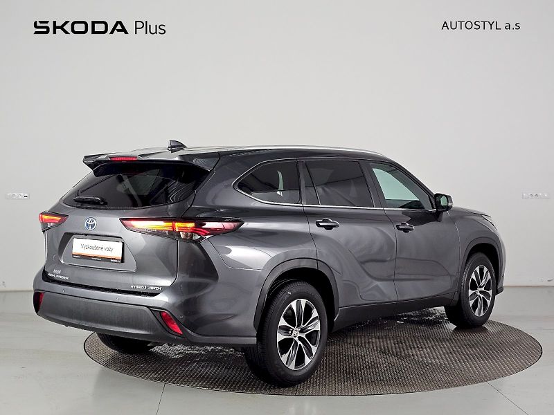 Toyota Highlander (2024) 2.5 HEV 248k 4X4 COMFORT - fotka 2 z 27