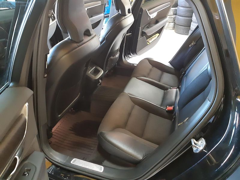 Volvo V90 2,0 d CROSSCOUNTRY 4x4 - fotka 17 z 22