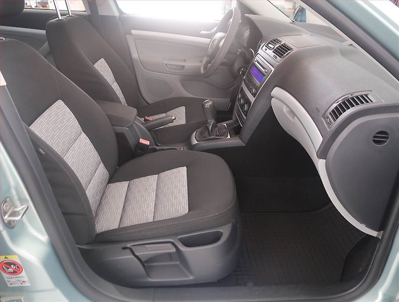 Škoda Octavia (2009) Ambiente 1.4 TSI, Tempomat - fotka 9 z 14