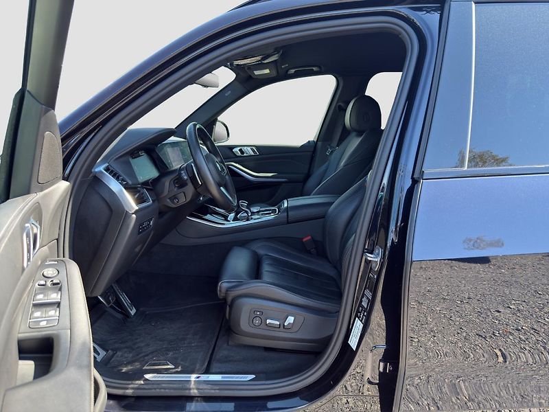 BMW X5 xDrive30d - fotka 2 z 23