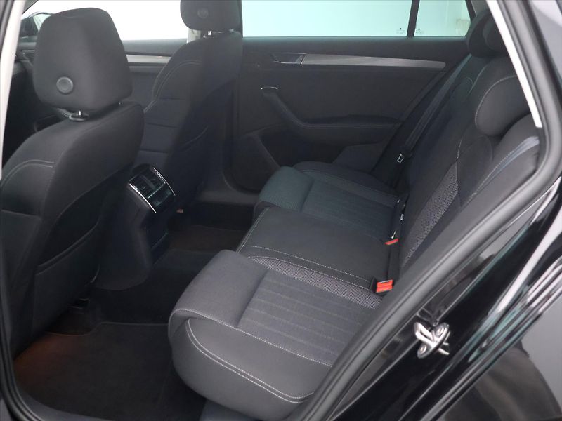 Škoda Superb 2.0 TDI 110kW Style DSG Tažné - fotka 15 z 32